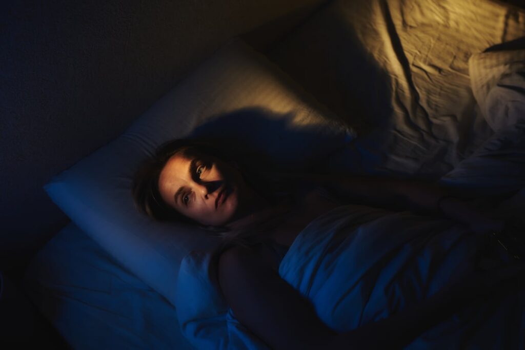 Dormir mal fuera de casa: el “efecto de la primera noche” abre la puerta a terapias para el insomnio | Salud y bienestar