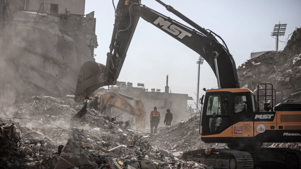 Turquía continúa reconstruyendo casas y calles tres años después del terremoto en el que murieron 53.000 personas
