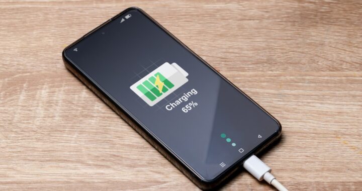 El truco para que tu teléfono se cargue más rápido y no es apagarlo