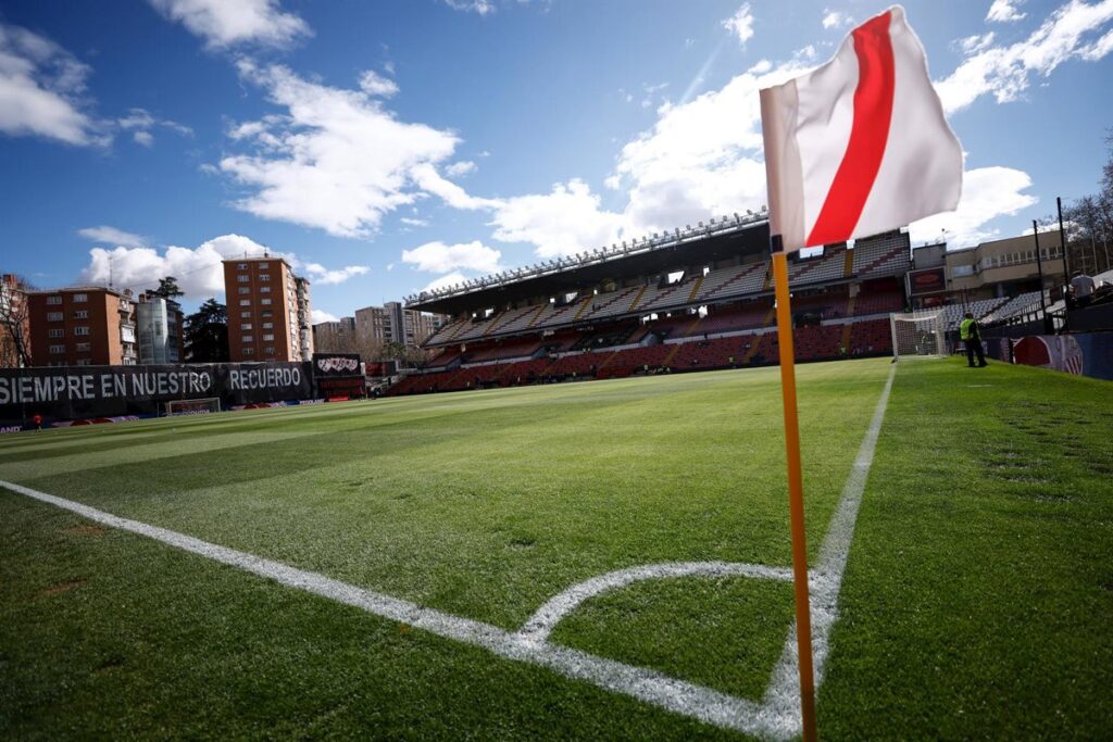 Suspendido el Rayo-Oviedo por el mal estado del césped de Vallecas