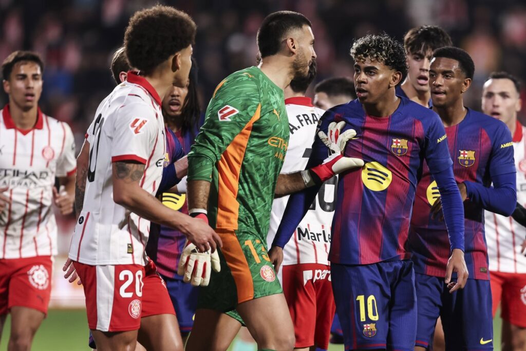 El Barça se deja el liderato en Montilivi