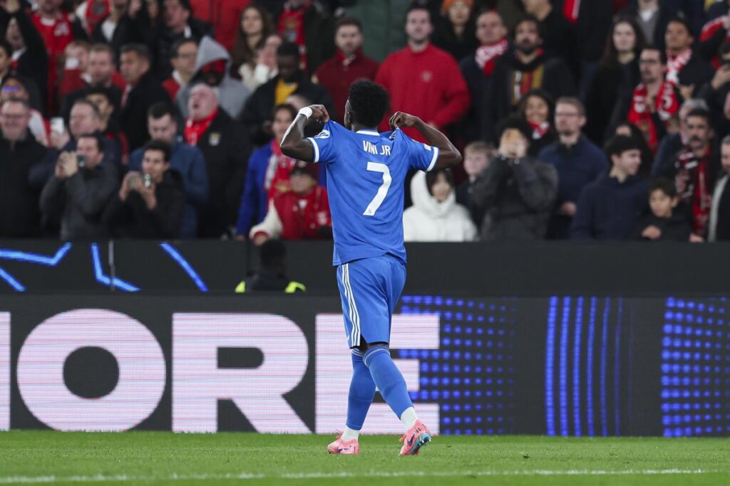 Vinícius da ventaja al Real Madrid en Lisboa entre la tensión