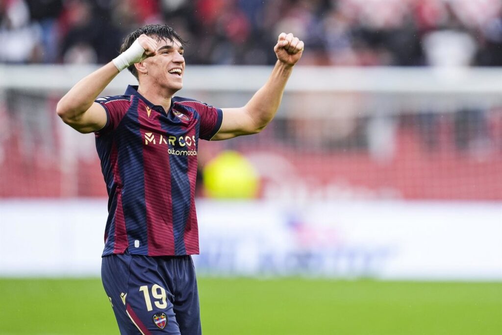Espí da al Levante una victoria obligada contra un Alavés con diez