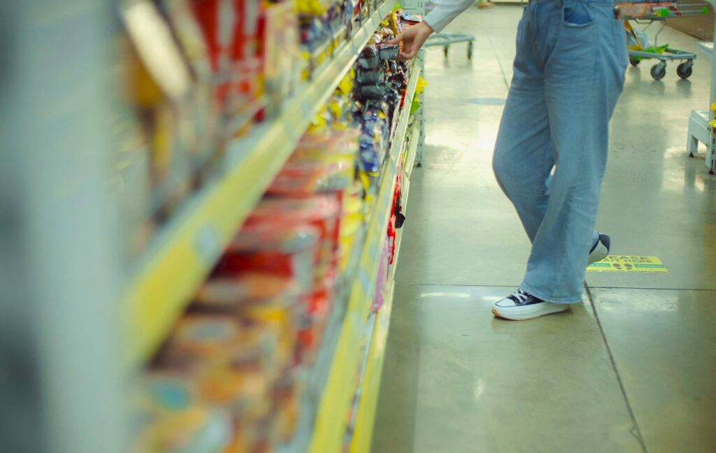 Inflación anual en EEUU se enfrió a 2,4% en enero, cayó más de lo esperado