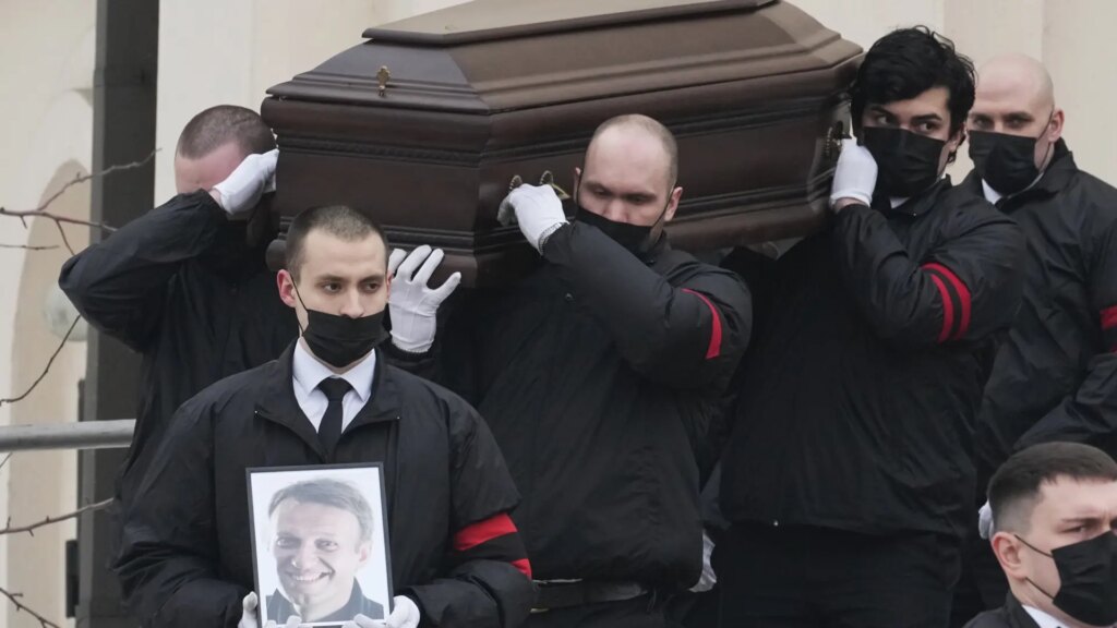 EEUU se distancia de las acusaciones europeas a Rusia sobre el presunto asesinato de Navalni pero no las disputa