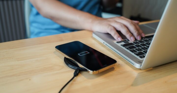 Carga inalámbrica vs cable: ¿Cuál cuida más la batería de tu smartphone a largo plazo?