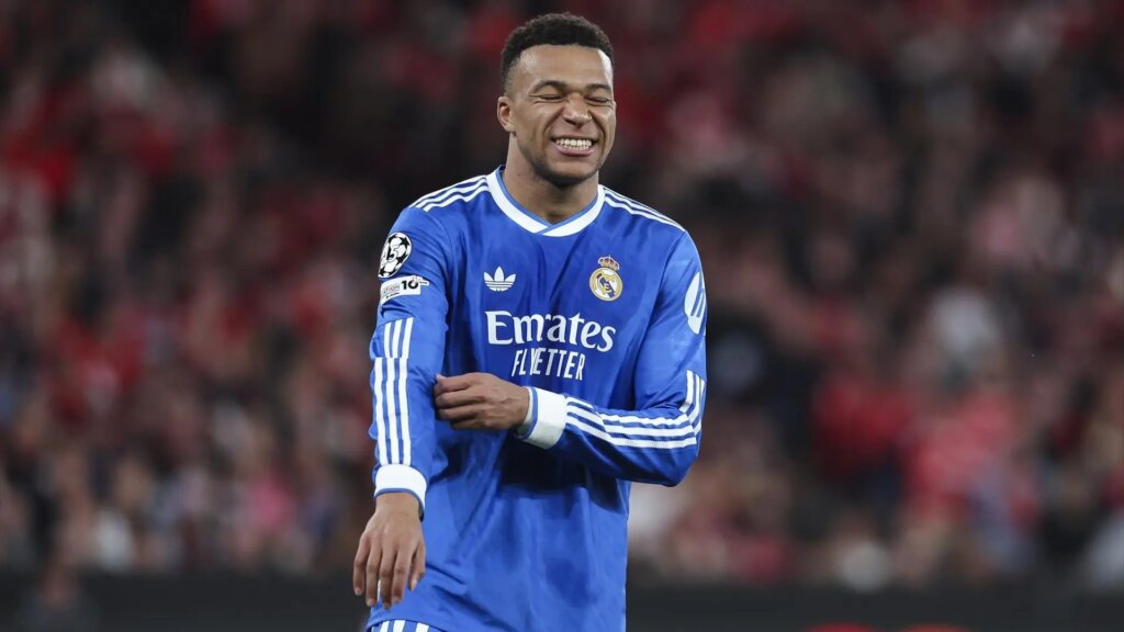 El Real Madrid da información sobre la lesión de Mbappé una semana después y tras visitar a médicos franceses: un esguince de rodilla