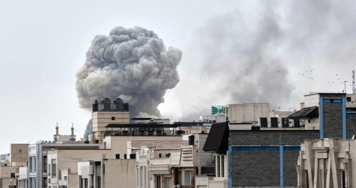 Guerra en Irán y última hora del ataque de Israel y EEUU, en directo | Israel ataca otra vez Teherán y dice que ha "desmantelado" la televisión estatal