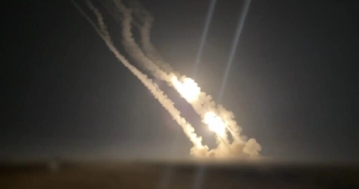 Guerra en Irán, en directo | Irán ataca la sede del programa nuclear de Israel en respuesta al bombardeo de uno de sus centros clave de enriquecimiento de uranio