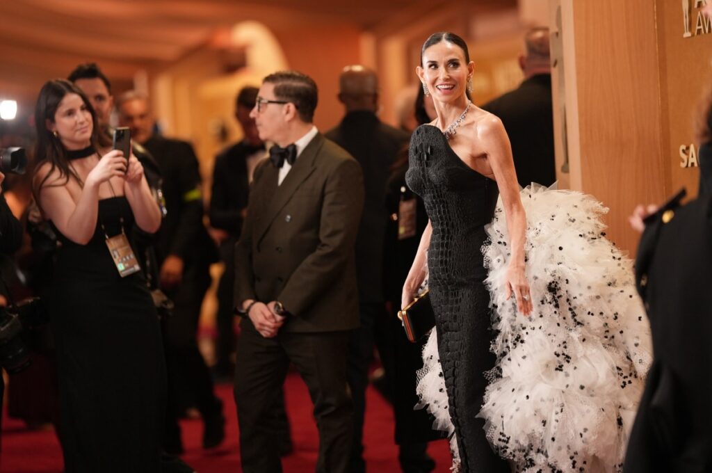 Demi Moore genera preocupación por su apariencia tras su aparición en los Actor Awards