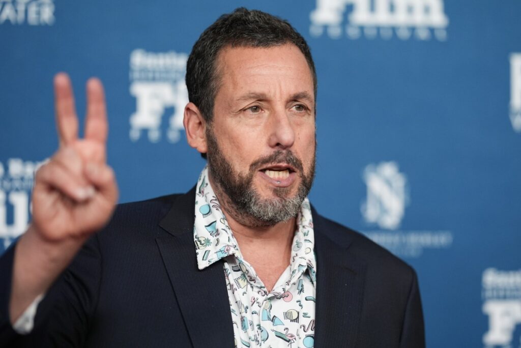 Adam Sandler es el actor mejor pagado de Hollywood en 2025, según Forbes