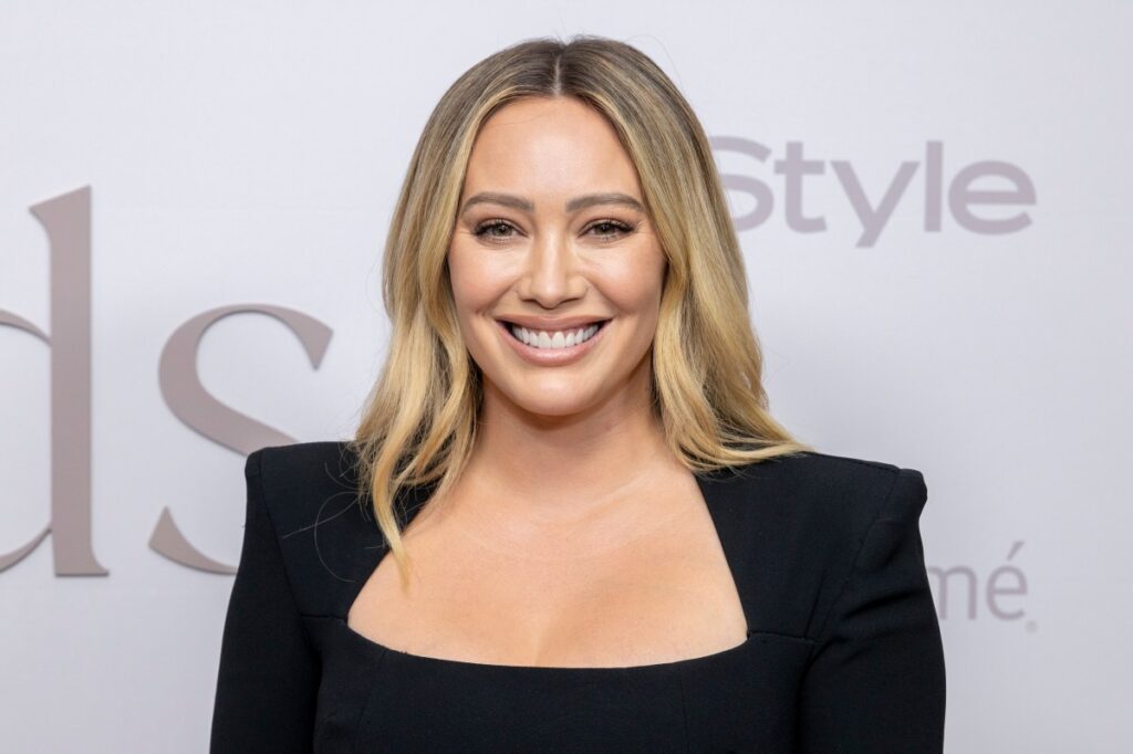 Hilary Duff revela que recibió “cero educación” en su infancia como actriz