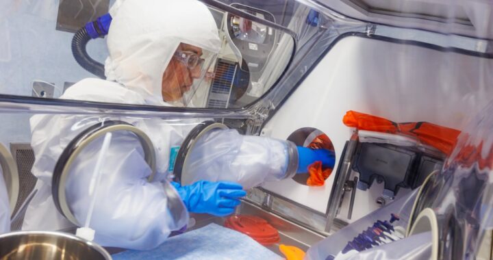 Dentro del primer laboratorio en España de alta bioseguridad: siete ‘astronautas’ para luchar contra los virus más peligrosos del mundo | Ciencia