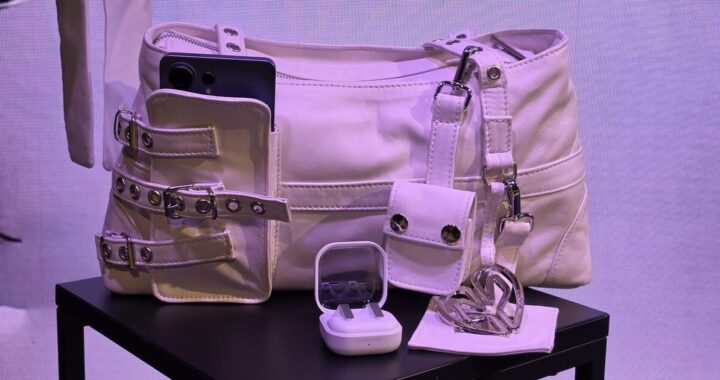 El Samsung Galaxy S26 Ultra se convierte en moda: Samsung y DOMINNICO colaboran para el diseño de un bolso exclusivoLa alianza entre la firma de Domingo Rodríguez y la tecnológica surcoreana da origen a un accesorio artesanal, en cuero, que fusiona tendencia minimalista y detalles inspirados en dispositivos electrónicos, disponible en preventa exclusiva a través del sitio oficial