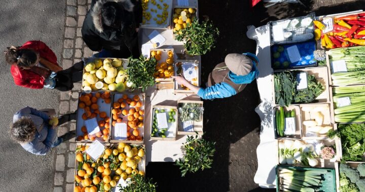La moda de dietas virales y ‘superalimentos’ choca con la ciencia: importa qué comemos, pero también cómo, cuándo y por qué lo hacemos | Salud y bienestar