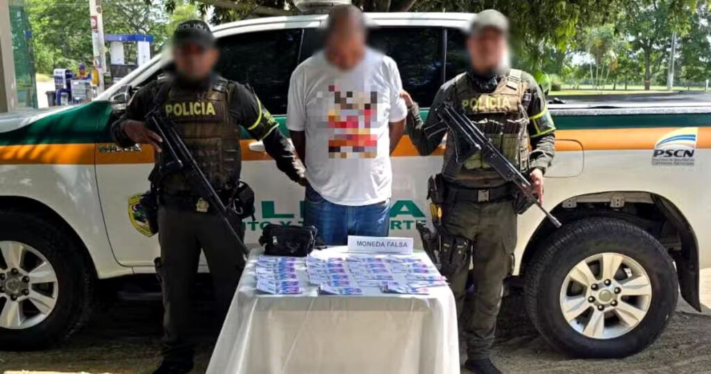 Intentó pasar desapercibido y cayó con 53 billetes falsos: esto dijo la Policía