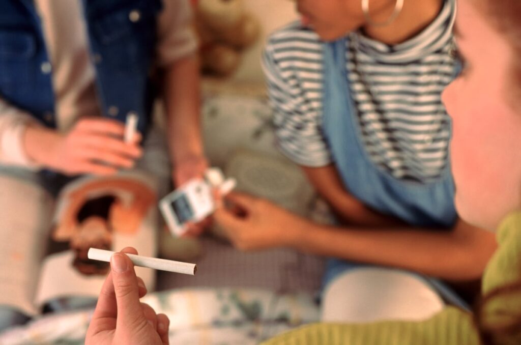 Por qué algunos se enganchan y otros no tanto: genética, infancia y circuitos cerebrales explican la adicción | Salud y bienestar