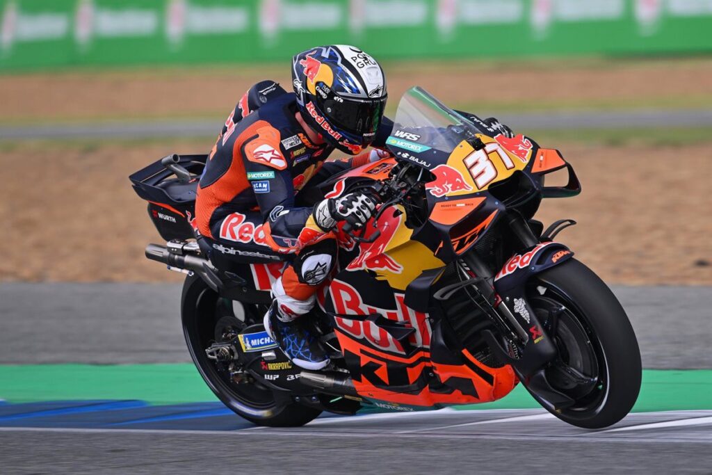 Bezzecchi arrasa, Acosta es líder y Marc Márquez pincha en Tailandia