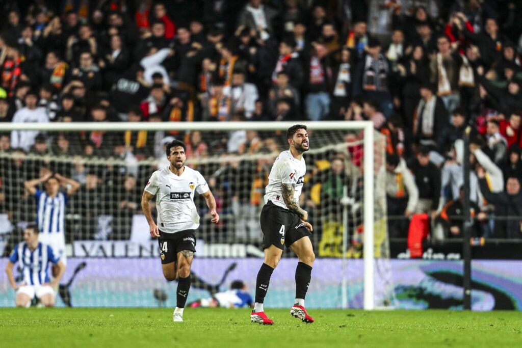 El Villarreal hurga en la herida del Elche, el Getafe despega y el Valencia cambia el humor de Mestalla