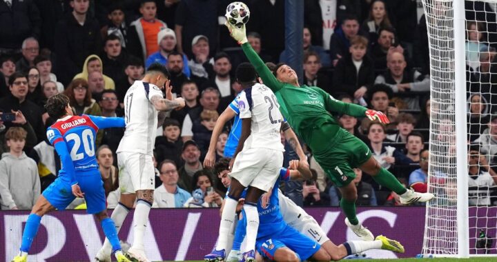 Musso sujeta a un Atlético con billete para cuartos de Champions League