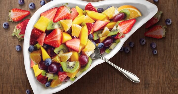 7 frutas que limpian el hígado: qué aportan y cómo consumirlas