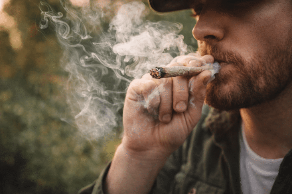 Un estado prohíbe el cannabis para fumar: el impacto en tiendas y consumidores