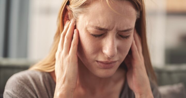 Qué escucha una persona con tinnitus: ¿tiene cura?