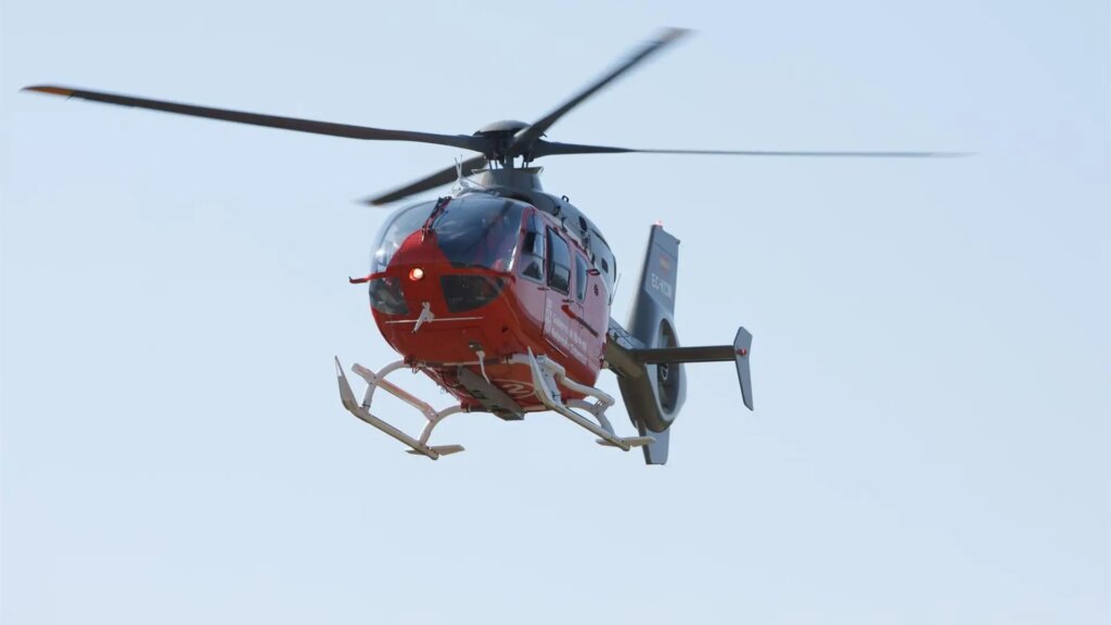 Hallan los cadáveres de ocho personas tras perder el rastro de un helicóptero en Indonesia