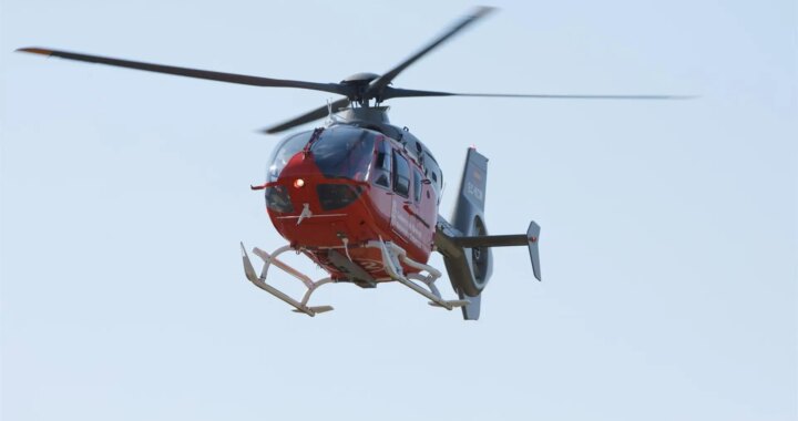 Hallan los cadáveres de ocho personas tras perder el rastro de un helicóptero en Indonesia