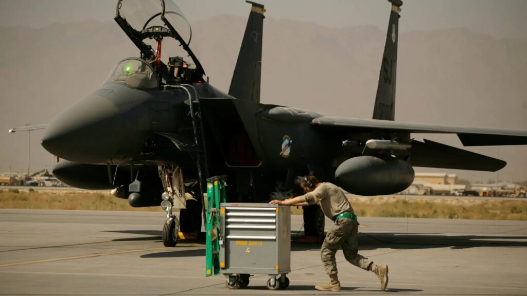 Guerra en Irán, en directo | EEUU e Irán buscan a toda costa al piloto desaparecido del primer caza derribado por Teherán, que ofrece una recompensa