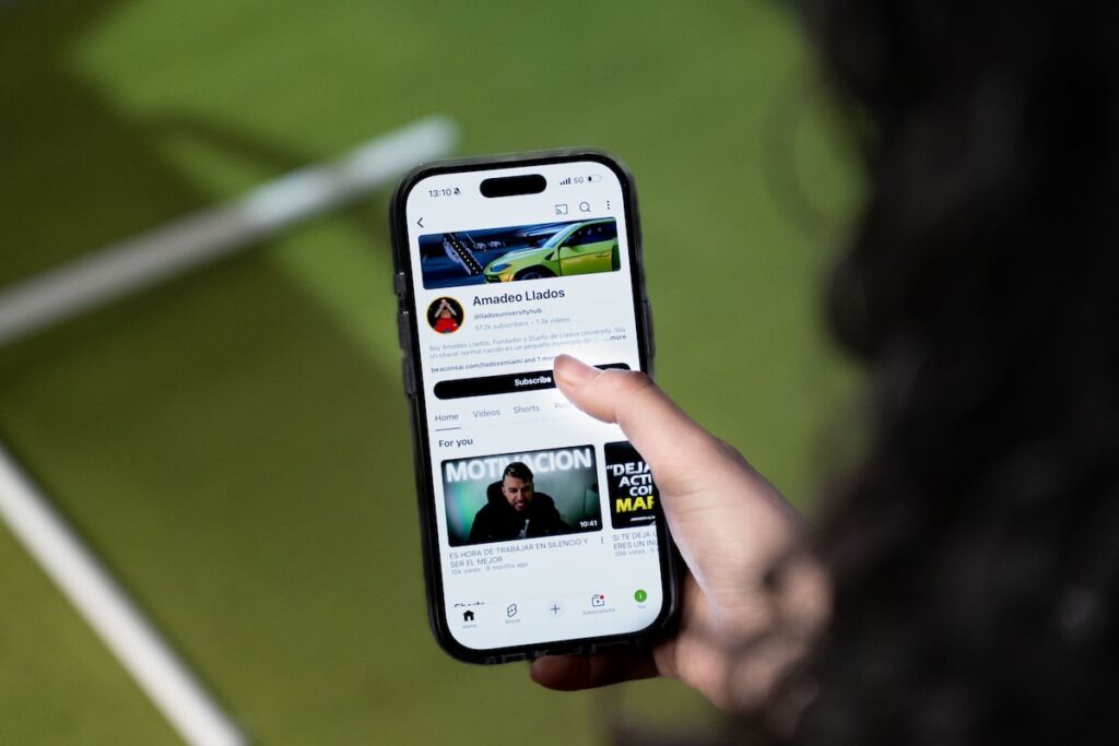 Las nuevas sectas cambian al líder por el ‘coach’: “Imitan la lógica capitalista de los ‘influencers” | Salud y bienestar