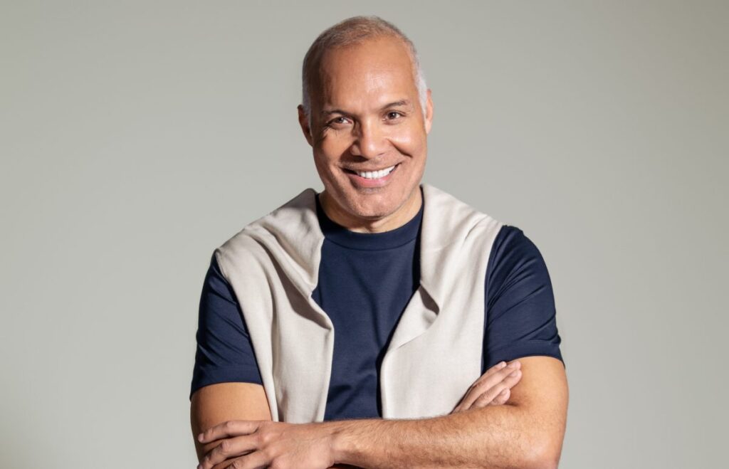 Ronald Day promociona su libro “El poder del enfoque”; ¿y le responde a los ‘haters’?