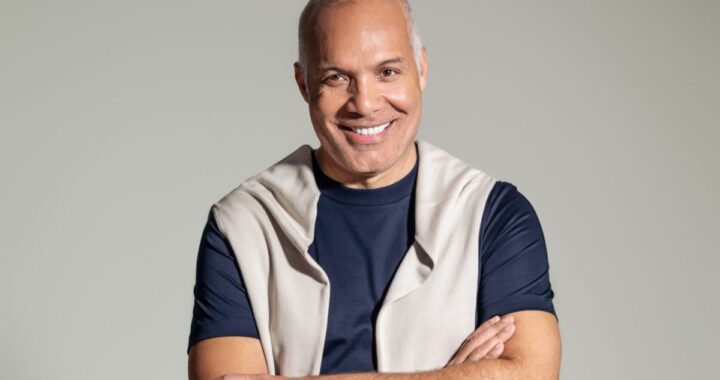Ronald Day promociona su libro “El poder del enfoque”; ¿y le responde a los ‘haters’?