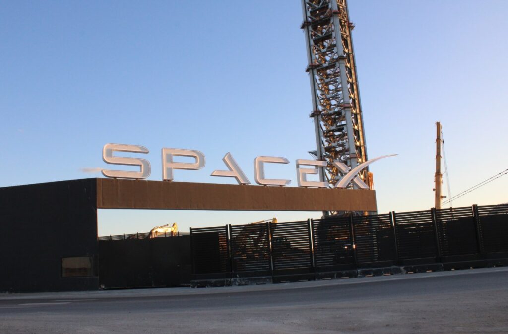 Satélite de SpaceX parece haber explotado misteriosamente en órbita y nadie sabe por qué
