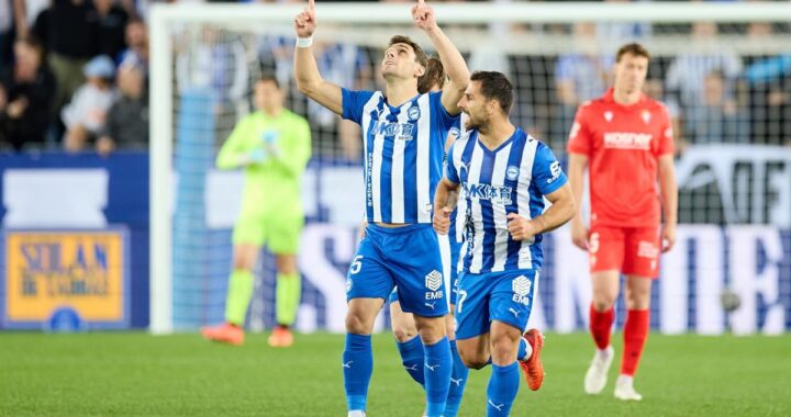 El Oviedo complica al Sevilla para aferrarse a Primera y el Alavés sigue en modo infarto