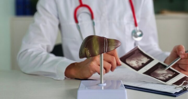 Este mal hábito daña tu hígado y los médicos no suelen comentarlo