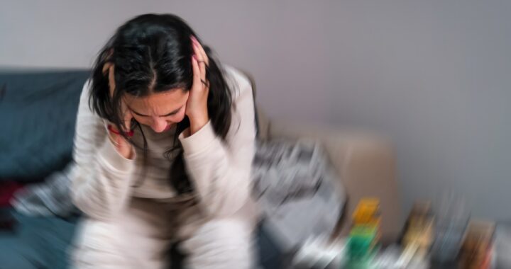 ¿Puedo morir por una migraña? Médicos aclaran el riesgo