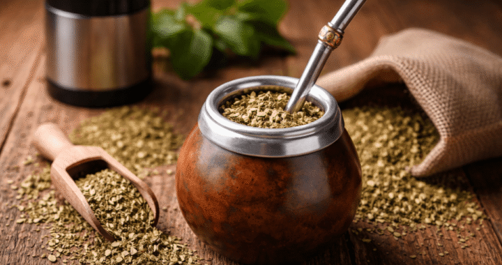 Energía natural y antioxidantes: 10 beneficios de la yerba mate, la bebida de Messi