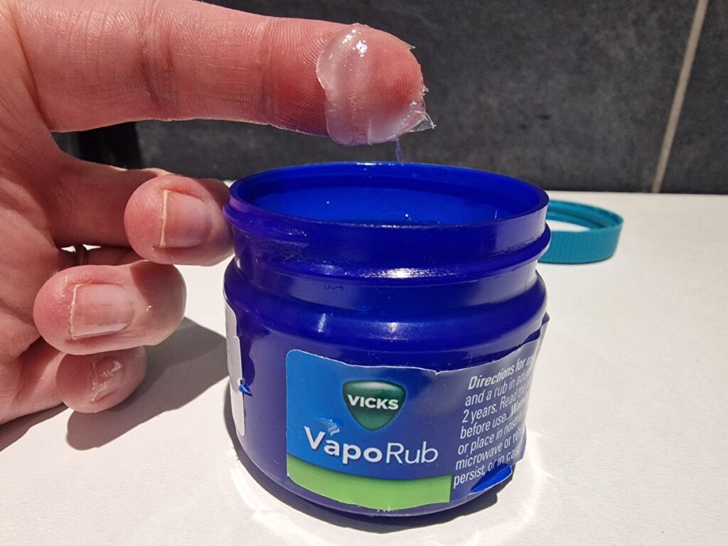 Vicks VapoRub para aliviar las hemorroides: ¿Efectivo o peligroso?