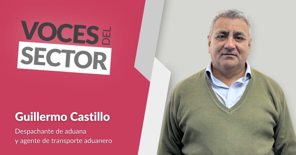 Guillermo Castillo, despachante de aduana, trabajando en su oficina con documentos y tecnología