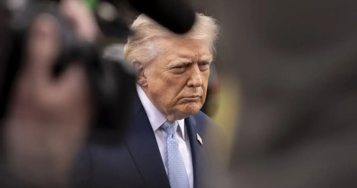 Trump anuncia una iniciativa humanitaria para permitir la salida de los buques atrapados por el cierre de Ormuz