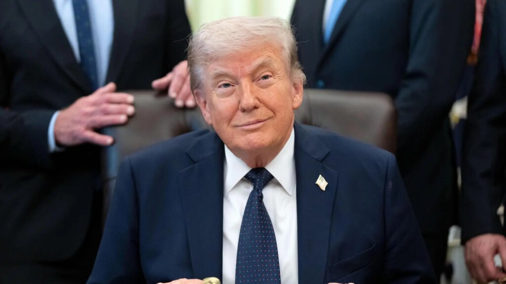 Guerra en Irán, en directo | Trump asegura que la tregua "sigue vigente" y resta importancia al intercambio de ataques en Ormuz: "Ha sido un golpecito de amor"