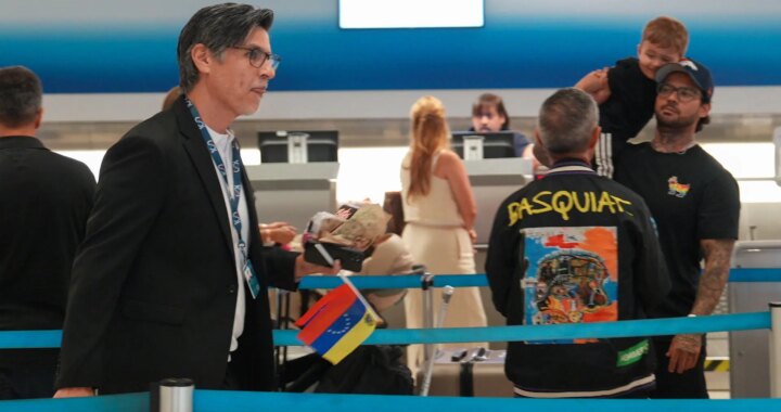 Aterriza en Miami el primer vuelo desde Venezuela en siete años y reabre una ruta clave