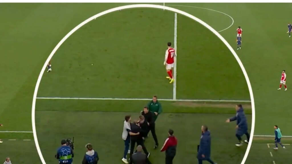 Imagen del enfrentamiento entre Simeone y Andrea Berta en el Emirates Stadium