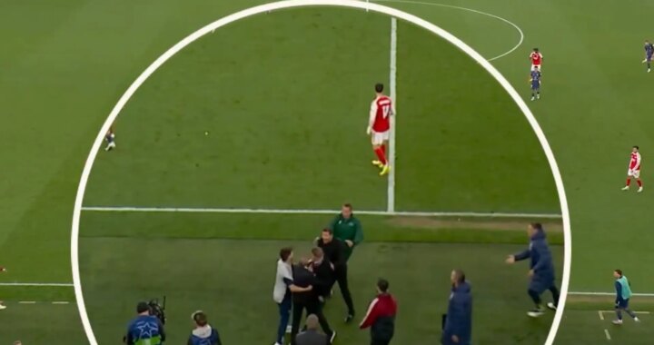 Imagen del enfrentamiento entre Simeone y Andrea Berta en el Emirates Stadium