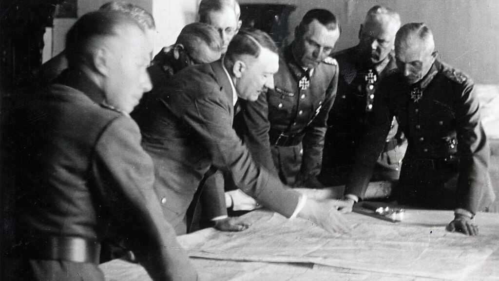 Imagen de un platillo volante conceptual basado en documentos del FBI sobre proyectos nazis secretos