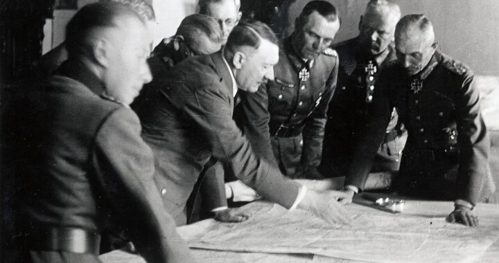 Imagen de un platillo volante conceptual basado en documentos del FBI sobre proyectos nazis secretos