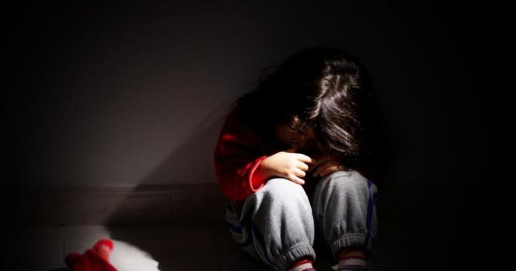 Menor de 11 años explotada sexualmente en Magdalena: su madre y padrastro la ofrecían por 20.000 pesos