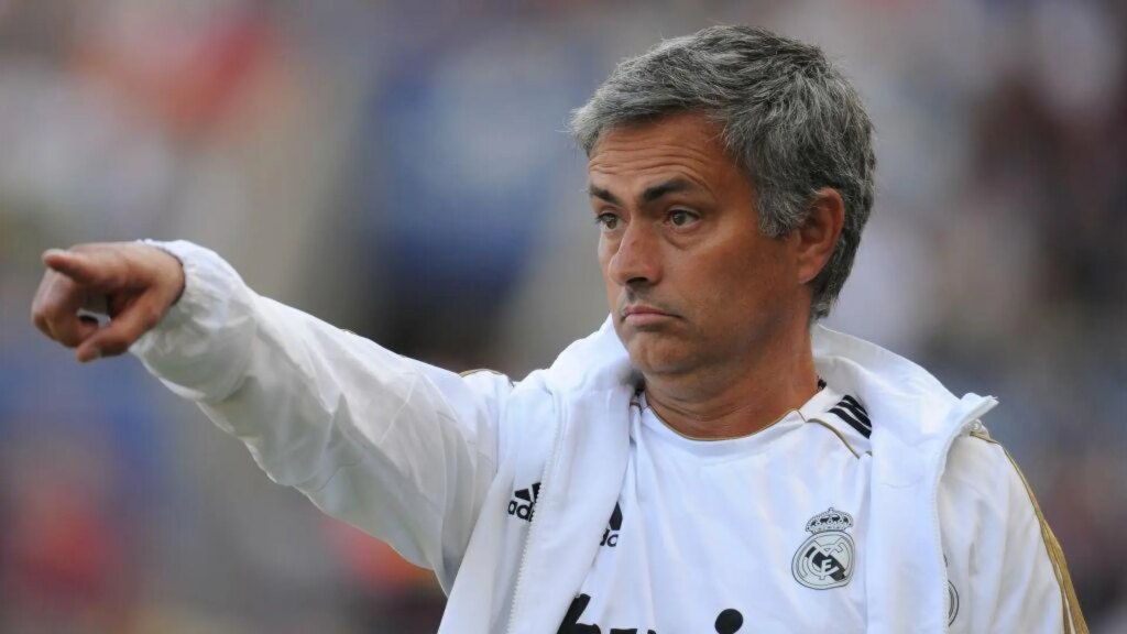 José Mourinho sonriendo en una imagen de archivo, listo para dirigir al Real Madrid