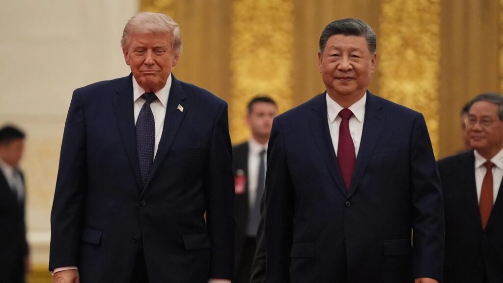 El presidente chino Xi Jinping habla con el presidente de EEUU Donald Trump